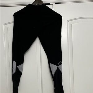 PINK Victoria's Secret Black and Gray Leggings